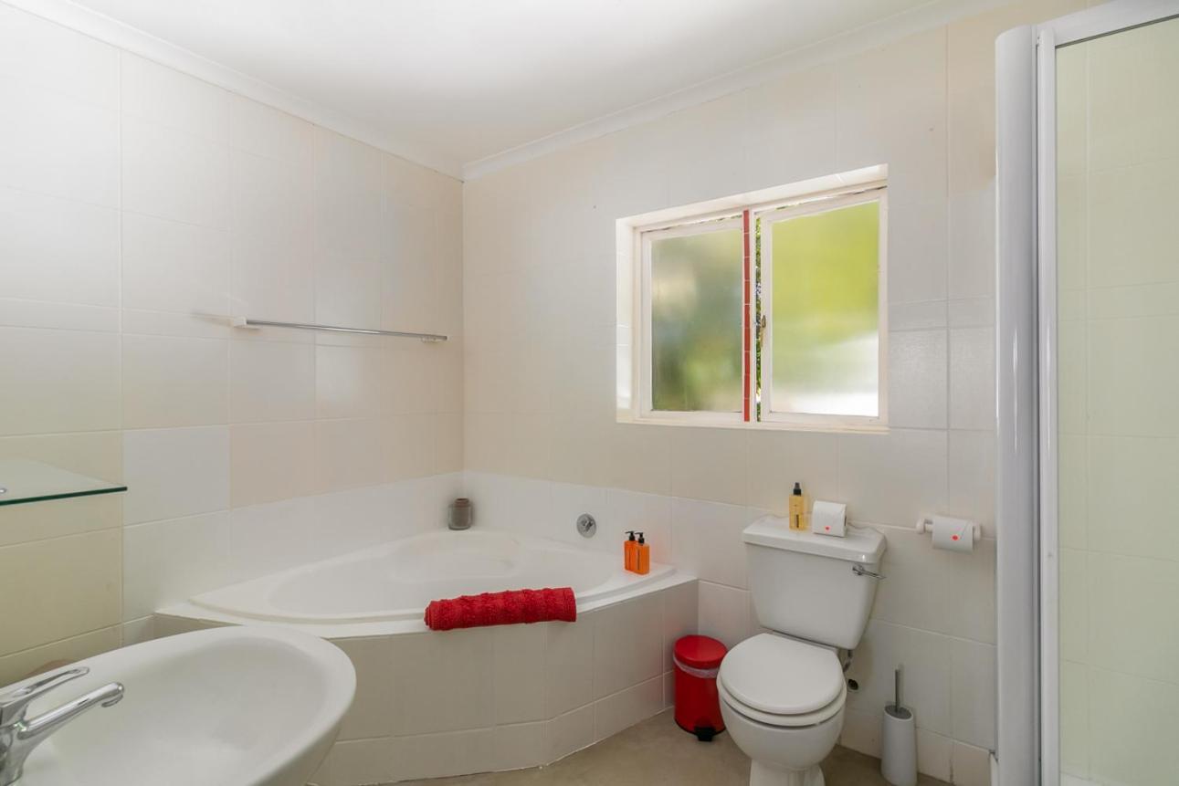 African Breeze Guesthouse Книсна Екстериор снимка