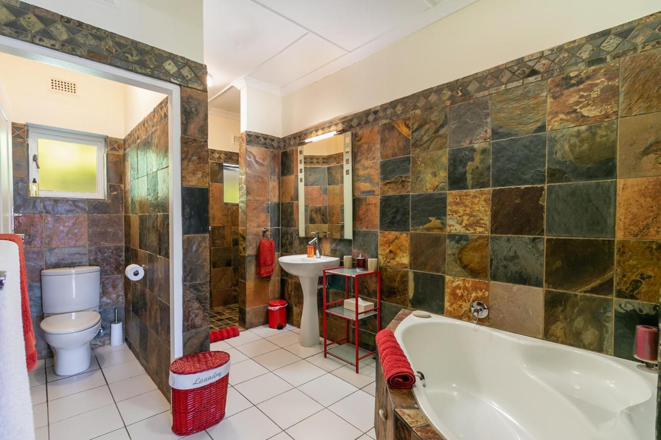 African Breeze Guesthouse Книсна Екстериор снимка