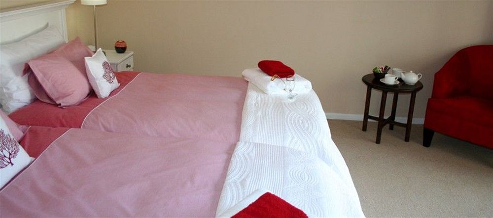 African Breeze Guesthouse Книсна Екстериор снимка